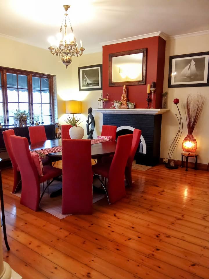 Double Bed, Wifi, Netflix, Aircon, Pool, Parking - Durban