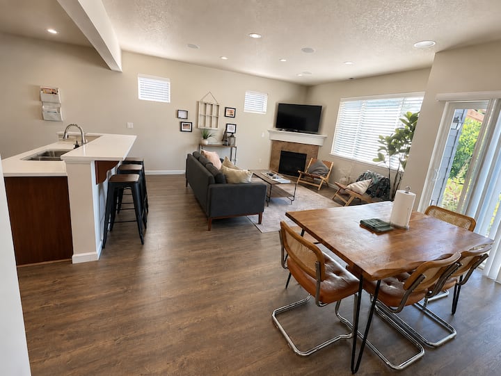 Newly Remodeled With Creek View - Forest Park - Portland