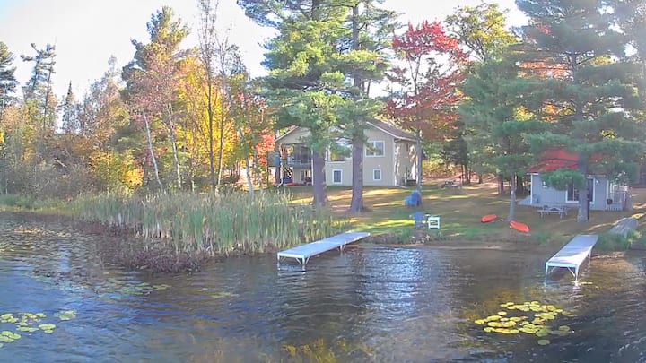 Lakefront Home • Game Room • Boats • Sleeps 12