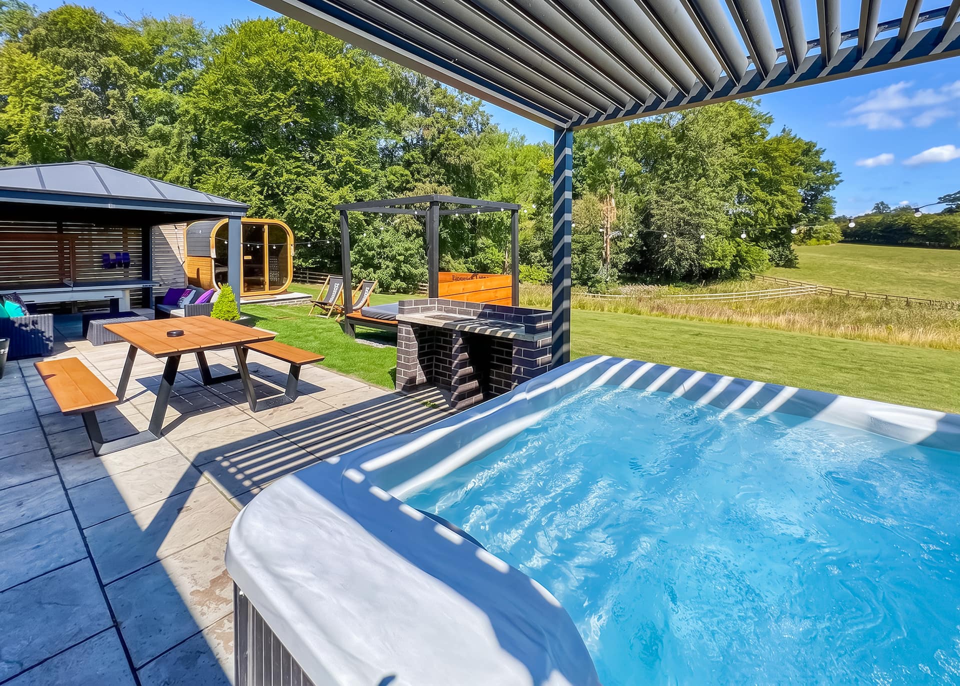 Spa Utopia (Sauna & Hot tub)