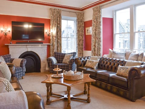 Pitcairn House-UK41255