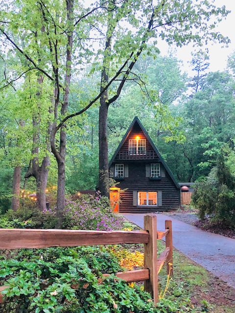 In-town, dog-friendly cabin with creek