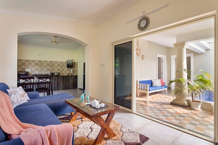 Living room image 3