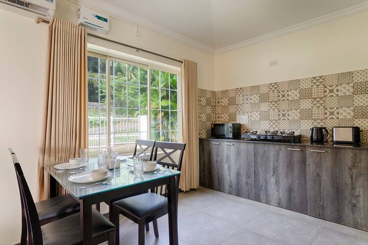 Full kitchen image 1