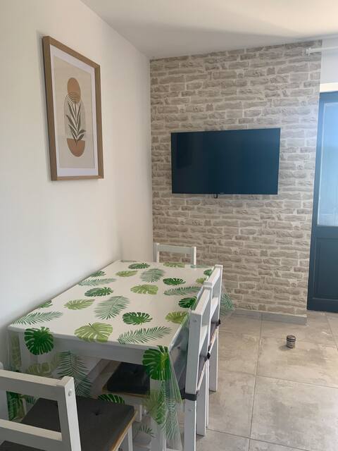 Successful Airbnb property: Bottom of house in Alès