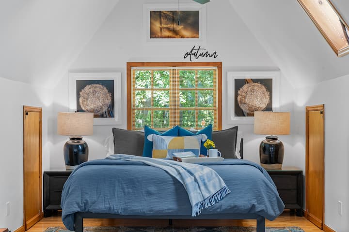 “Autumn” Cozy King Primary Loft at the peak of the A-Frame