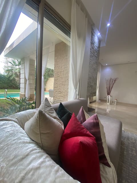 Charming villa with pool, golf, forest