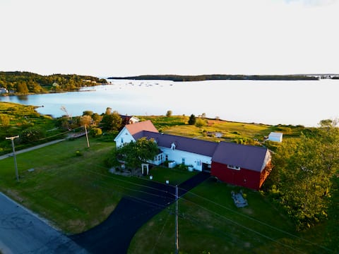 Gorgeous 6 Bed/4 Full Bath Ocean Front Farmhouse