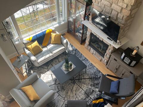 Lola’s Hillside Retreat - 4 season vacation condo
