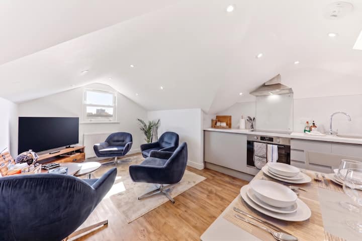 Central & Stunning Duplex Harrogate Apartment - Knaresborough