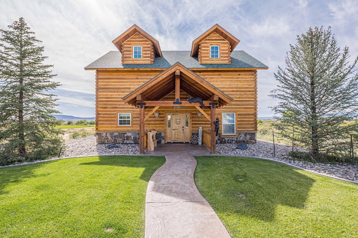 Rustic Retreat: Cabin W/ Fire Pit & Pool Table - Highline Lake State Park, Loma