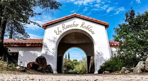 House 7- Gorgeous 2BR/2BA & Loft @El Rancho Robles