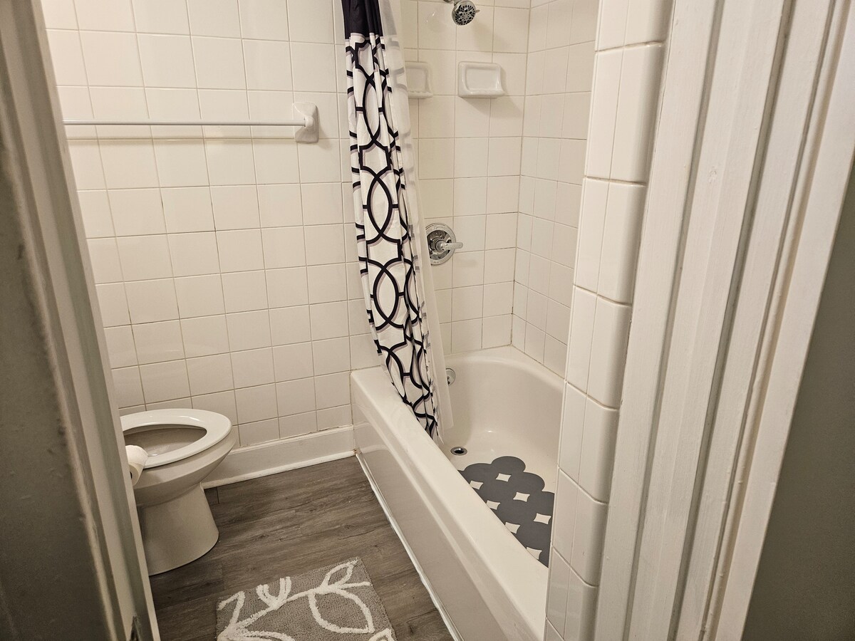 ️Private King Suite w/ Ensuite Bath Near Downtown