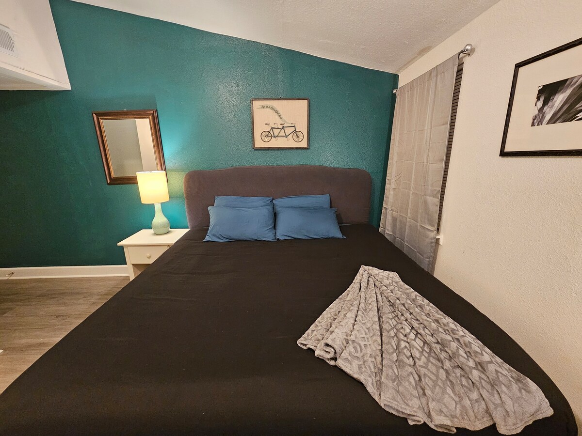️Private King Suite w/ Ensuite Bath Near Downtown