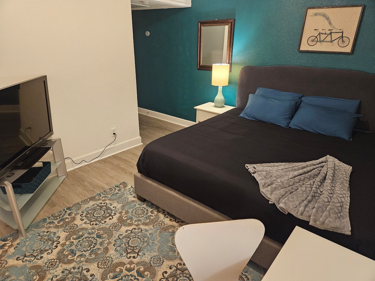 ️Private King Suite w/ Ensuite Bath Near Downtown