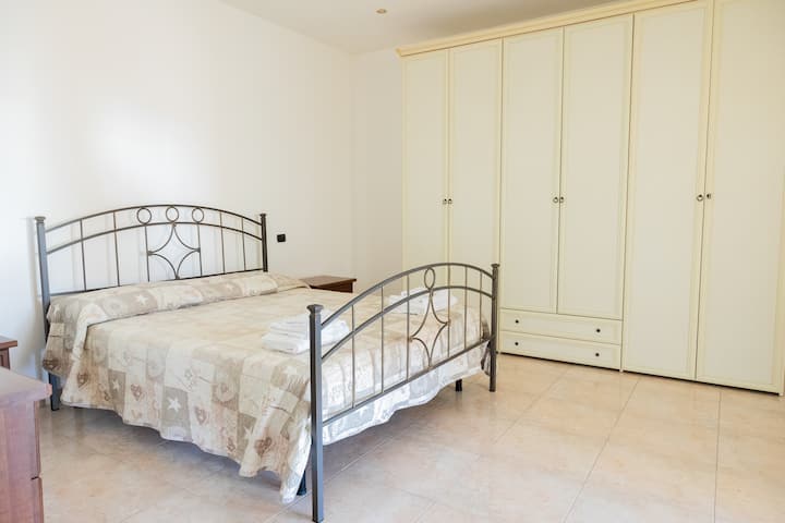 საძინებელი 1