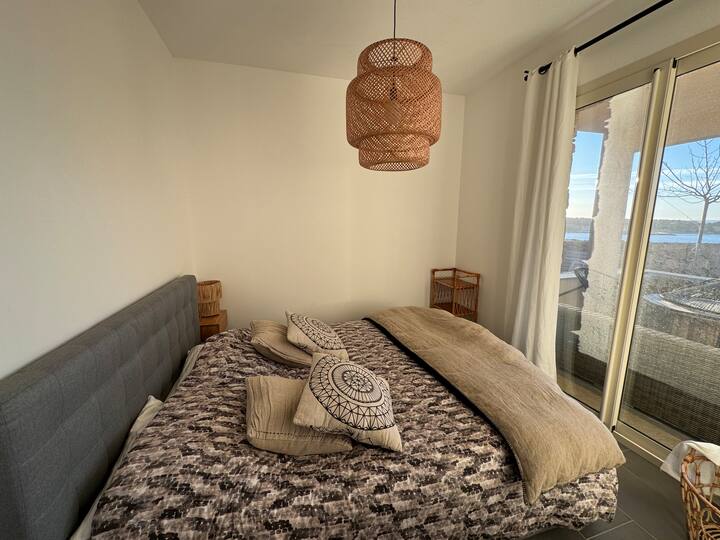 ห้องพักวิวทะเล 
เตียง 160 ซม.