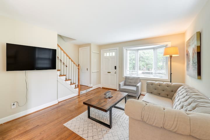 Pet Friendly Del Ray Gem! - Alexandria, VA
