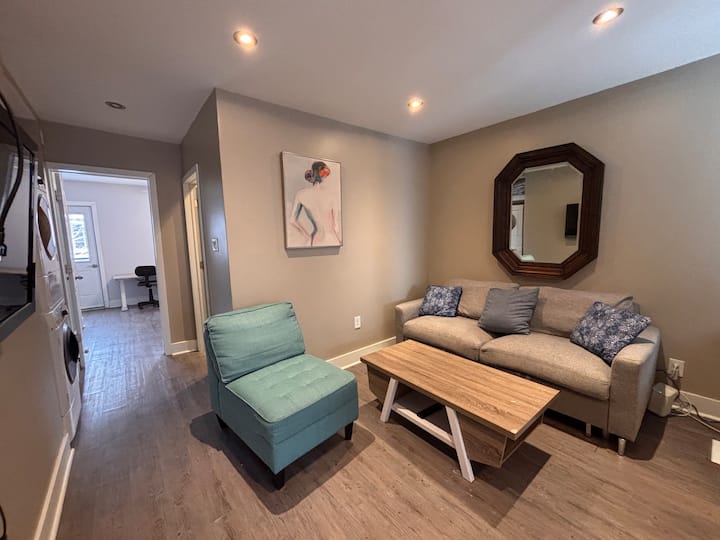 Charming 1 Bedroom Apartment Near Downtown Ottawa - Ottawa