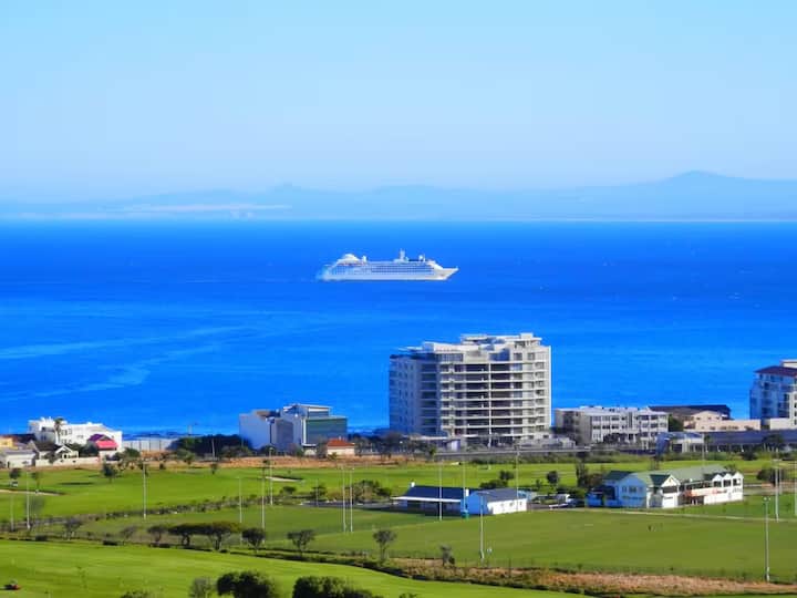 Island Views One Bedroom With Aircon And Sea Views - Cape Town