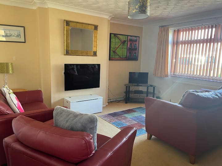 Cozy Secure 3 Bed House Parking Sleeps 6 - Luton