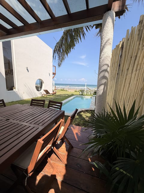 New Oceanfront Casa Bien a Gusto