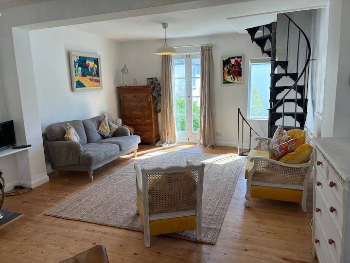 Charming Central 2 Bedroom House - Brighton