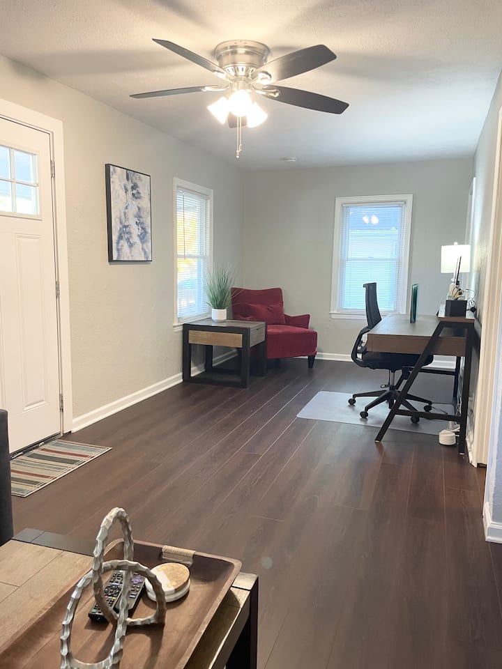 Affordable Waldo Getaway Whole House 2 X1 - Kansas City, MO