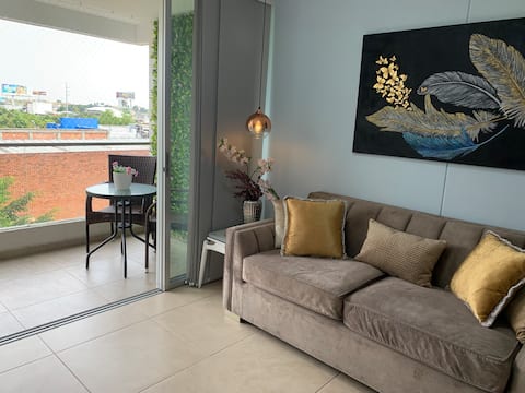 Successful Airbnb property: Exclusive apartment in a privileged area of southern Cali. in Los Cámbulos
