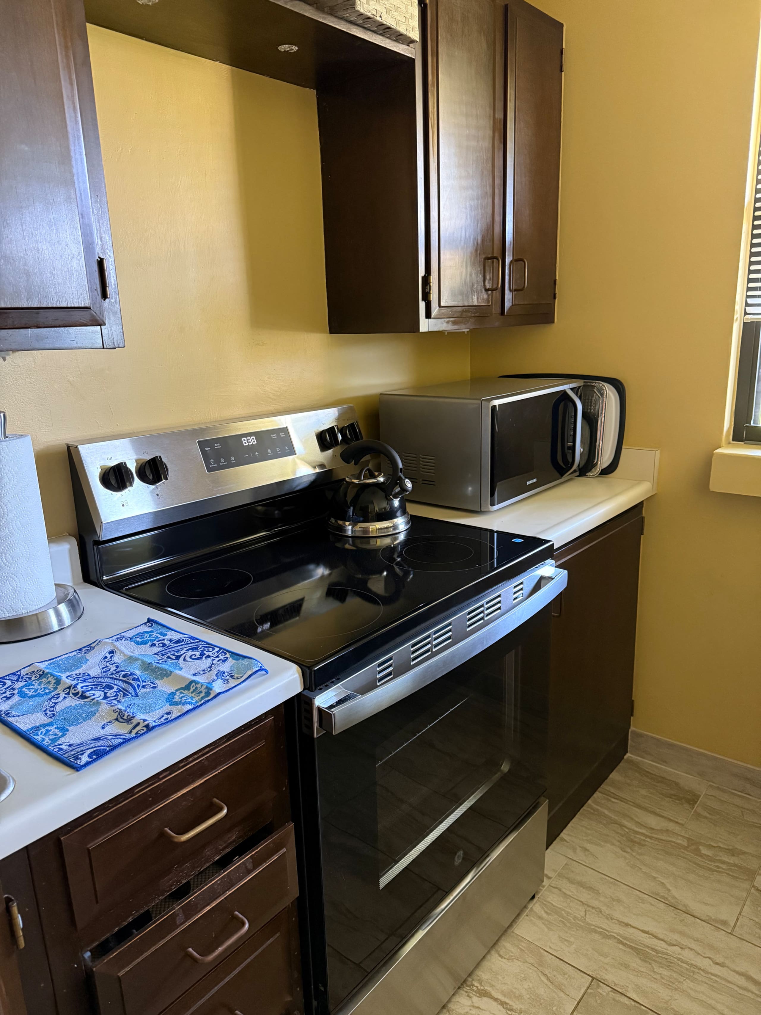 Condo in Kailua-Kona · ★4.73 · 1 bedroom · 2 beds · 1 private bath - Image 5