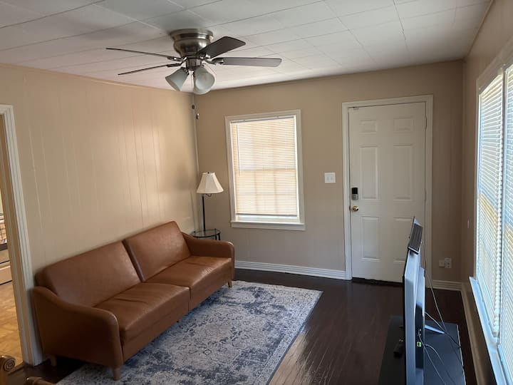 Cozy Two Bedroom 5 Min From Downtown Tyler - Tyler, TX