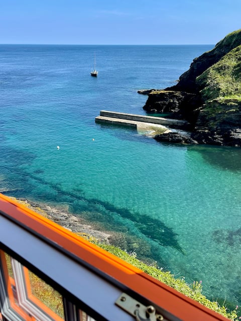 A Luxury & Romantic Clifftop Retreat