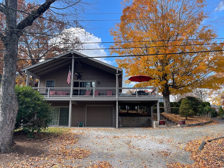 Golf course view in NC mountains Houses for Rent in Newland, North