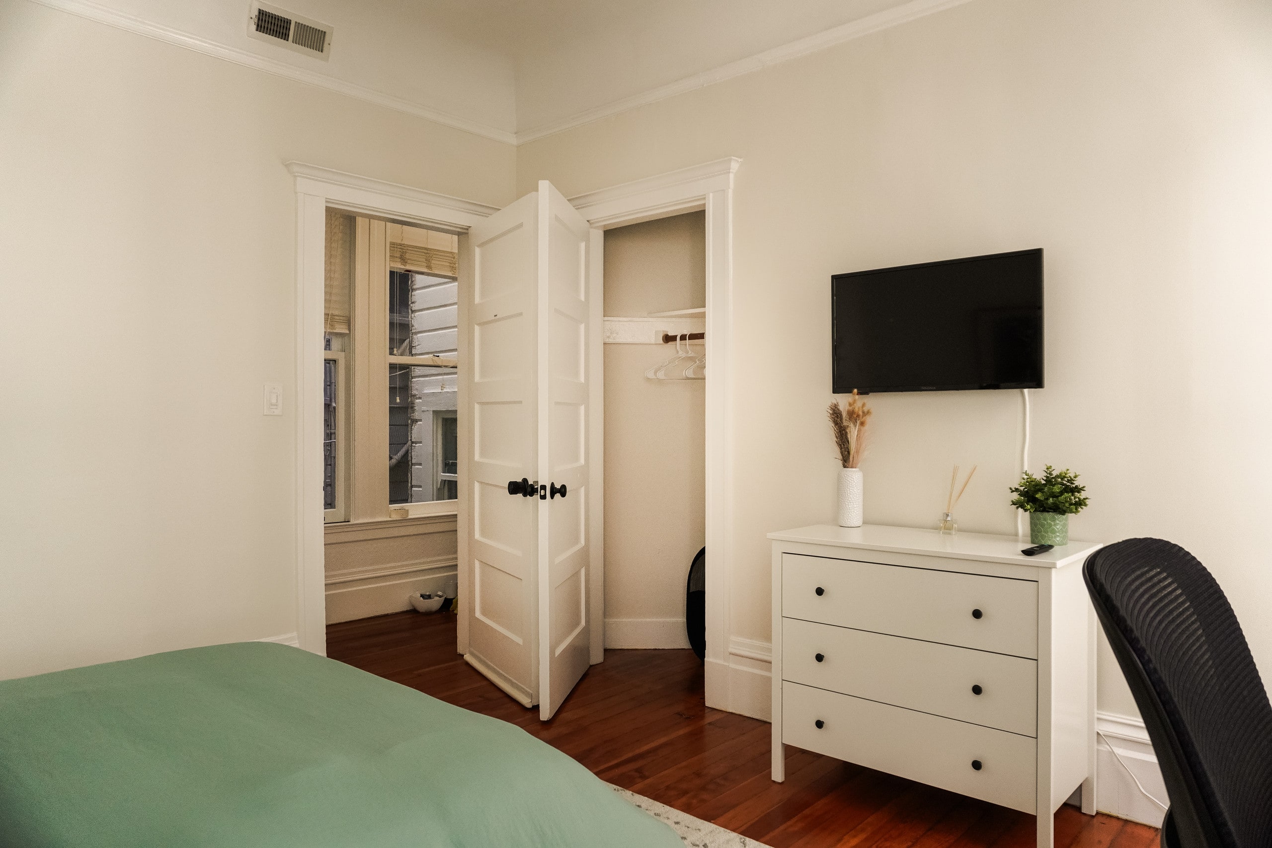 Townhouse in San Francisco · ★4.88 · 6 bedrooms · 6 beds · 3 baths - Image 11