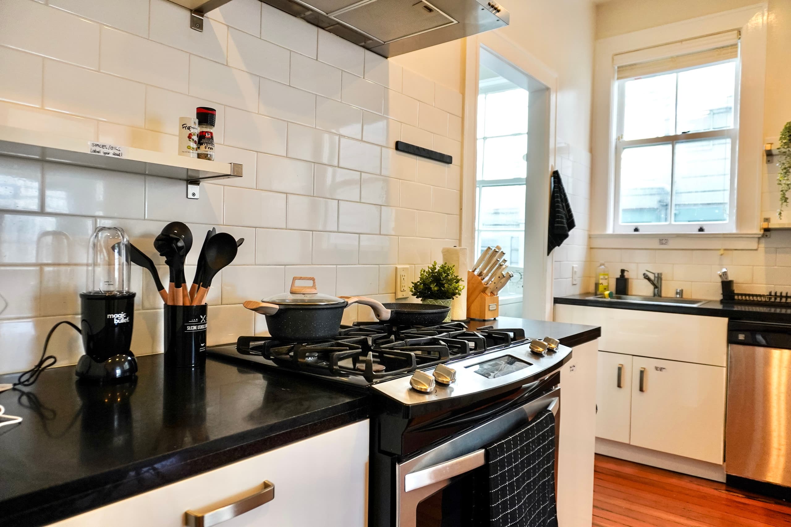 Townhouse in San Francisco · ★4.88 · 6 bedrooms · 6 beds · 3 baths - Image 2