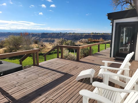 Rimview Haven: Hot Tub & Waterfall Trail!