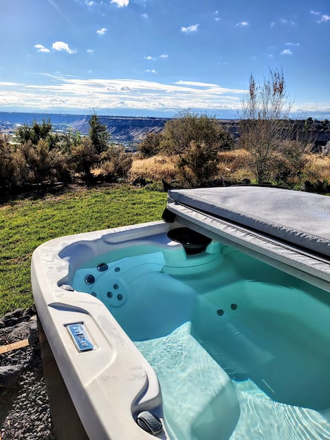 Rimview Haven: Hot Tub, Waterfall Trail & Golf!