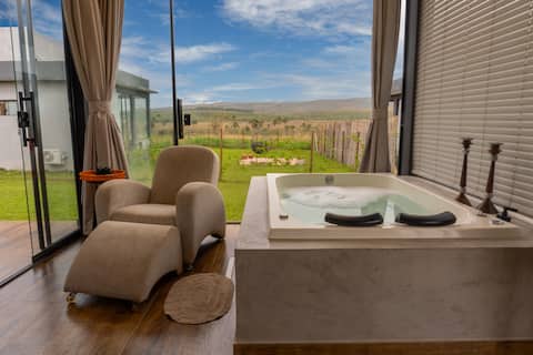 Top Airbnb: Terravida Chalé 1: Hydro in the living room, outdoor fireplace em Alto Paraíso De Goiás