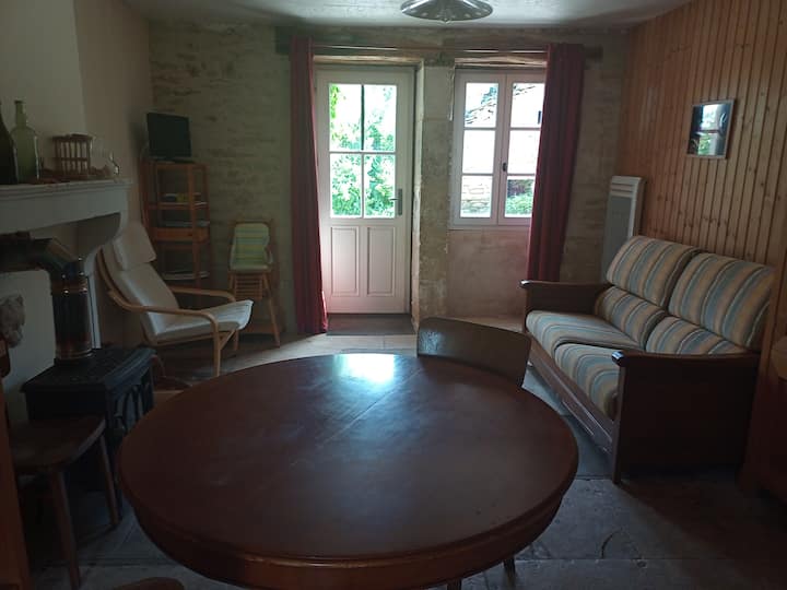 Salon Côté jardin un canapé convertible