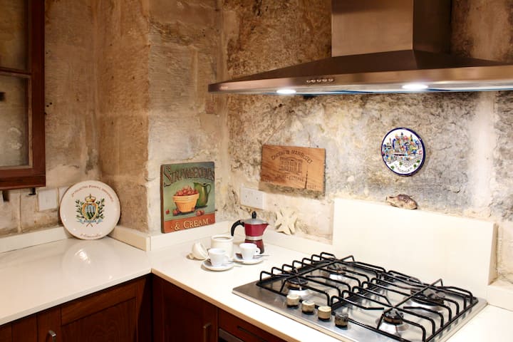 Msida Charming Xix C. Townhouse - Entire Floor - Malta
