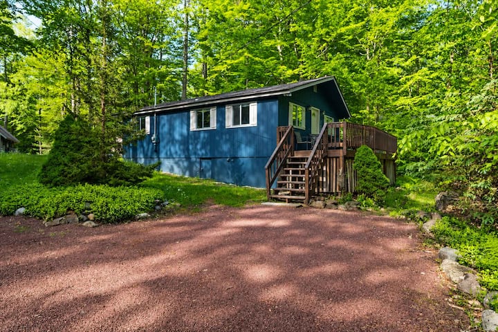 Pocono Cottage | Fireplace | Pet-friendly | W/d - Pocono Pines, PA