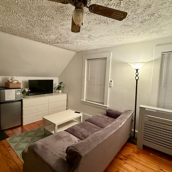 Cozy 2-br Apt At North Andover With Pool & Parking - Andover, MA