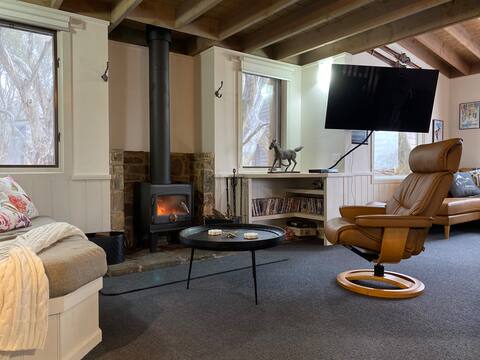 Successful Airbnb property: Ski Chalet with Reserve Outlook in Dinner Plain