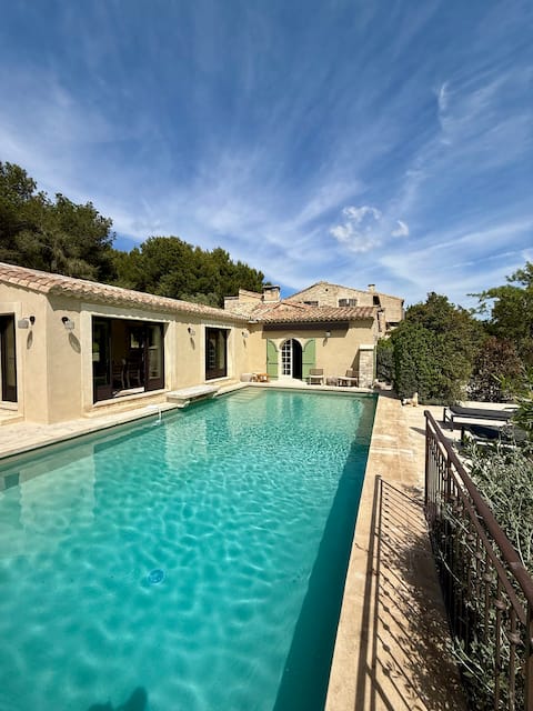 Provençal farmhouse in the Alpilles with 10x5 m pool