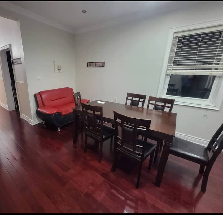 6bed3bath Entire House In Downtown Bathurst/dundas - Toronto