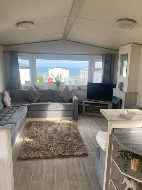 Spacious & homely static caravan