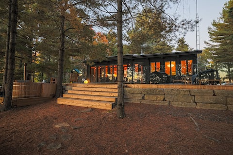 Midcentury Lakefront Cottage | Sauna & Hot Tub