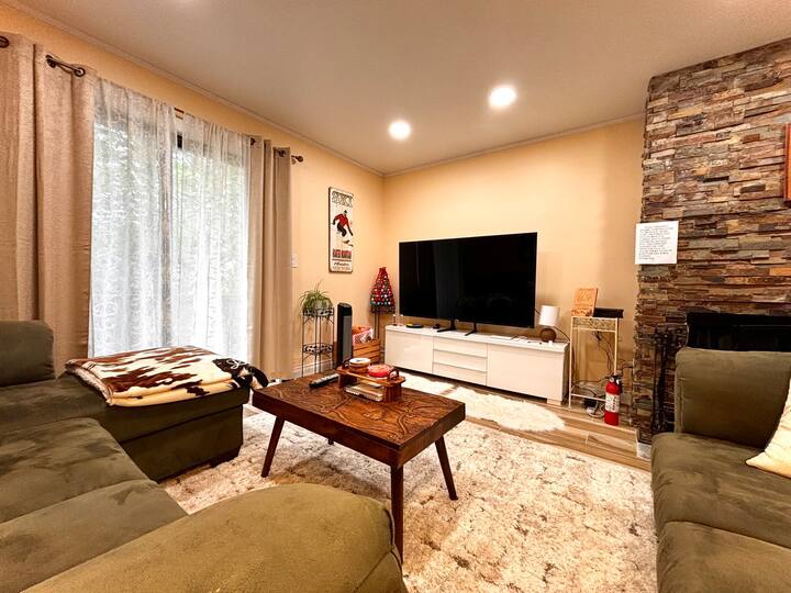 Lavish Skiing Condo With Fireplace Steps To Slopes - ハンター山, NY