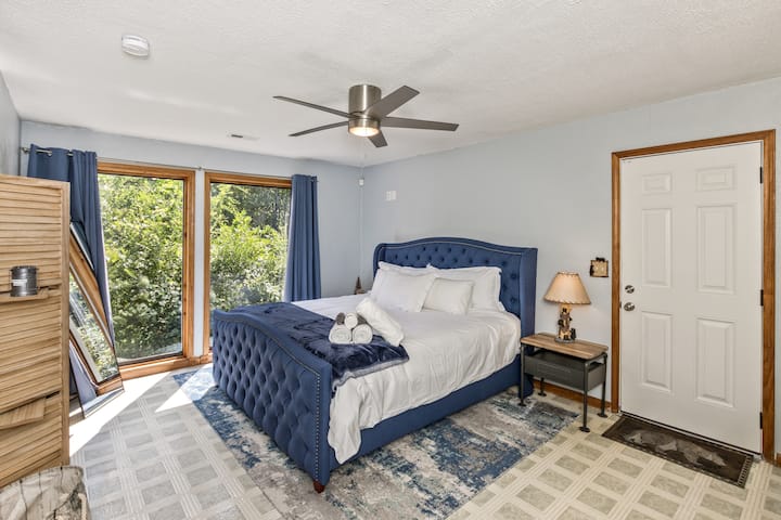 Probudite se uz spektakularne izlaze sunca i pogled na planine s potpuno novog bračnog kreveta. 