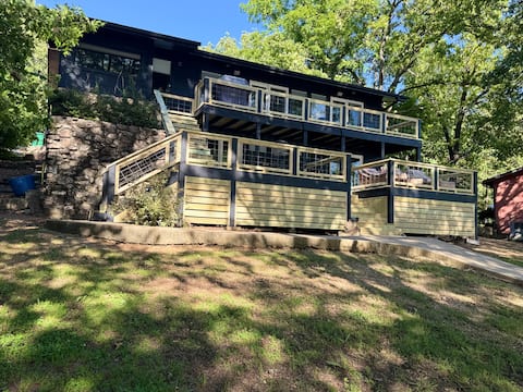 Modern lakefront home with fire pit, kayaks & more